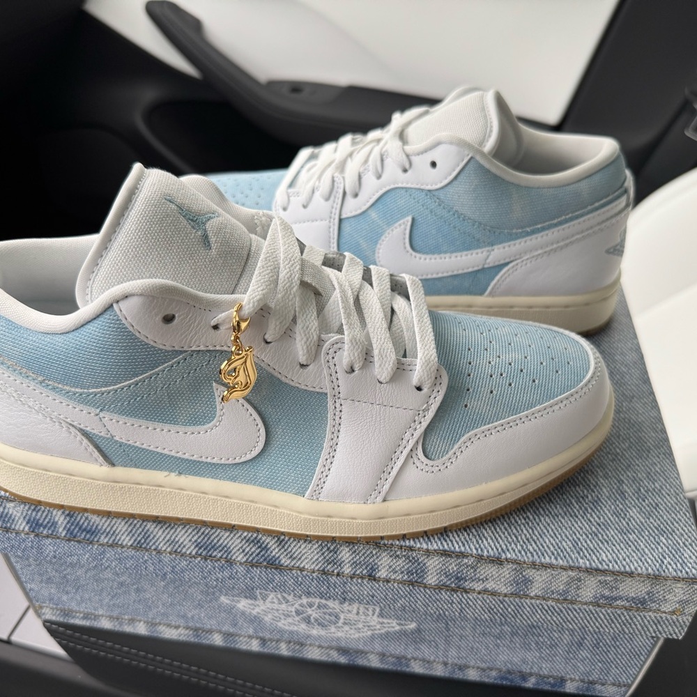 Air Jordan 1 Low SE Worn Blue / Denim Worn Blue